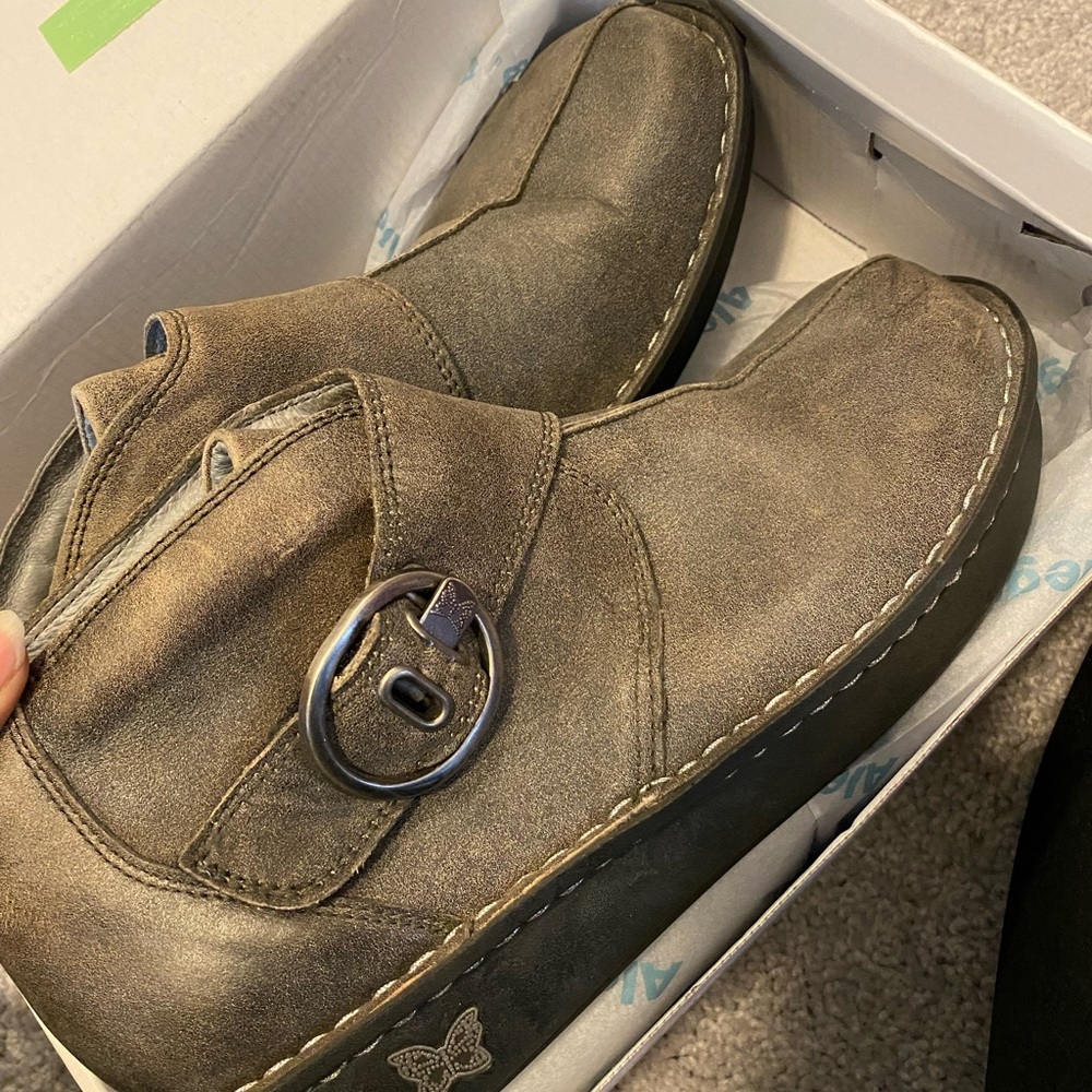 🚨NEW — In box Alegria booties🚨
